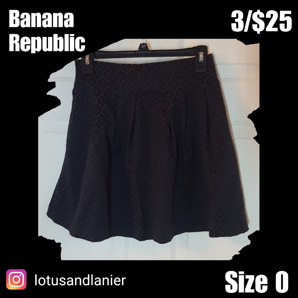 Banana Republic Patterned Skirt size 0 3/$25